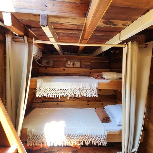 4-share AC cabin cabin aboard Bajak liveaboard