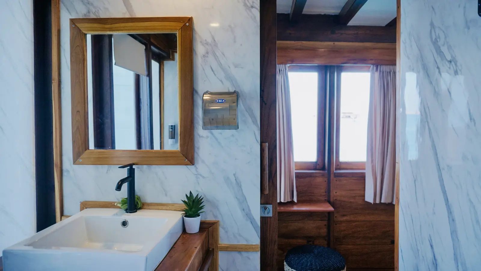 Rinca 1 Cabin cabin aboard Sukha Sail liveaboard