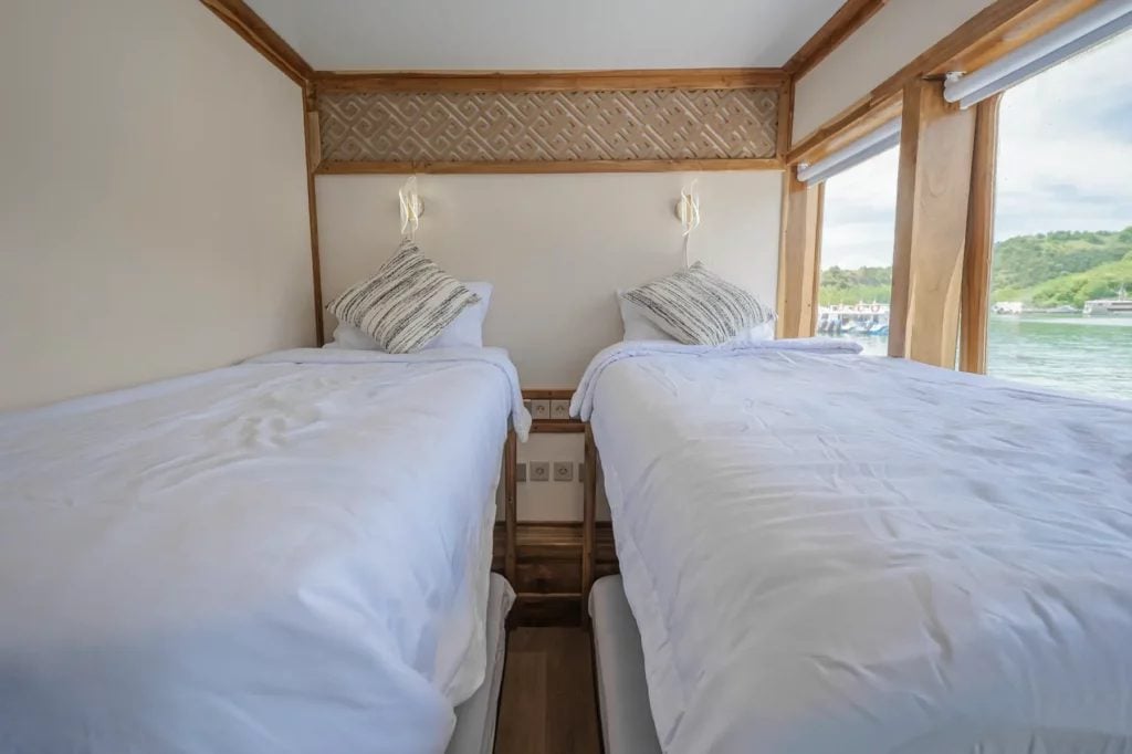 Sharing Cabin 4 Sea View cabin aboard Ahsana liveaboard