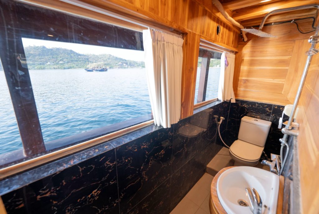 RINJANI ROOM - MAIN DECK cabin aboard Al Fatran 3 liveaboard