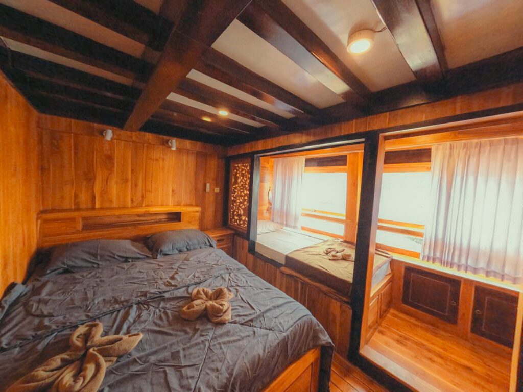 FLORES ROOM - UPPER DECK cabin aboard Al Fatran 3 liveaboard