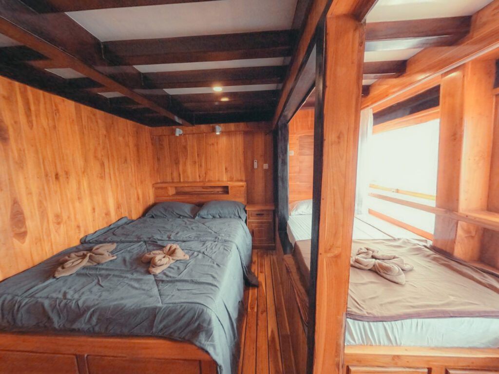 FLORES ROOM - UPPER DECK cabin aboard Al Fatran 3 liveaboard