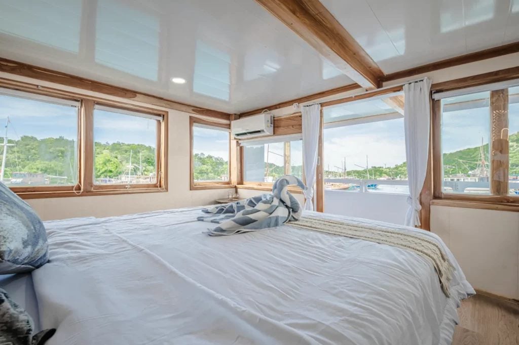 Master Cabin Upper Deck cabin aboard Ahsana liveaboard