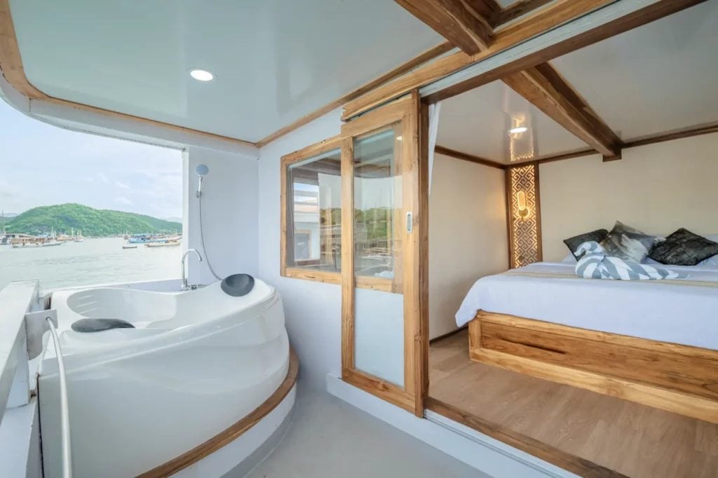 Master Cabin Upper Deck cabin aboard Ahsana liveaboard