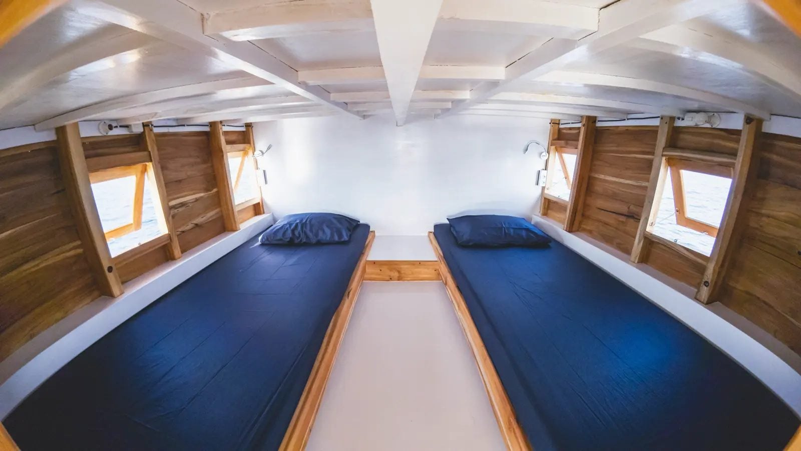 2-share Fan cabin cabin aboard Capoeng liveaboard
