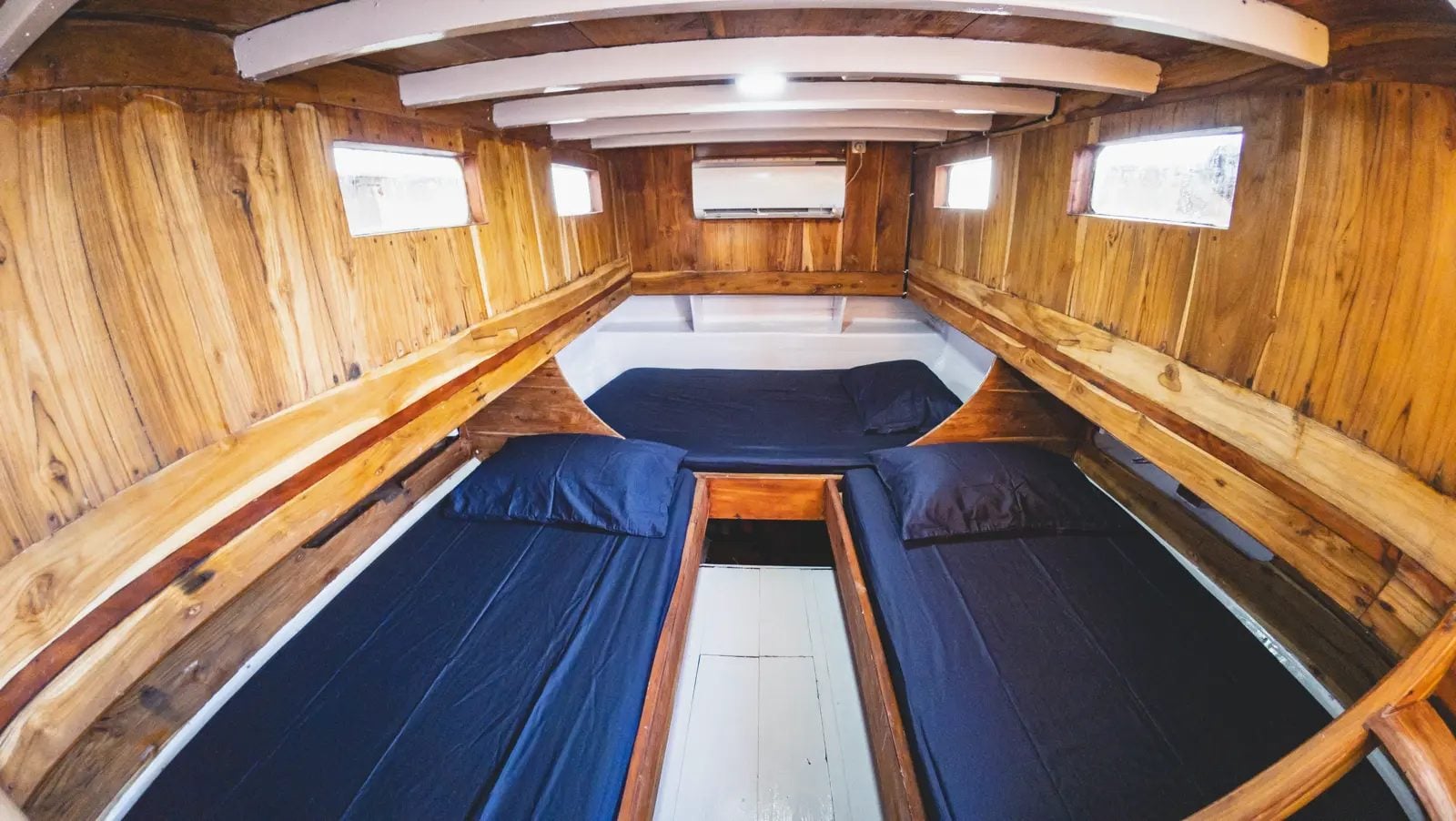 2-share AC cabin cabin aboard Capoeng liveaboard