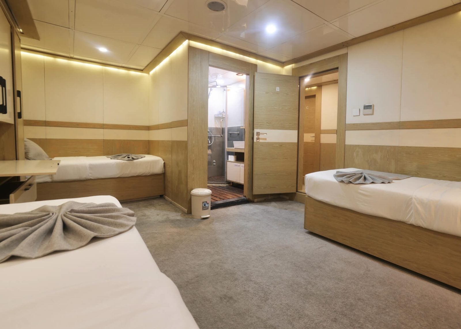 Triple Cabin cabin aboard SeaIsee liveaboard