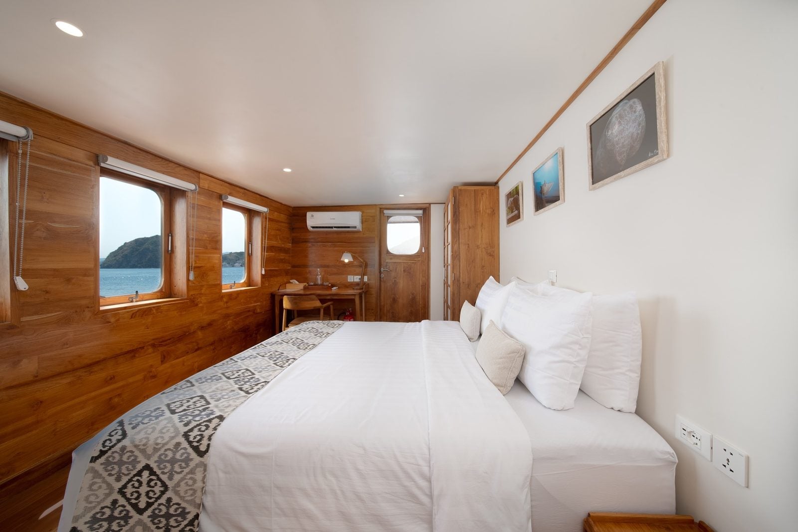Deluxe cabin aboard Naga Biru liveaboard