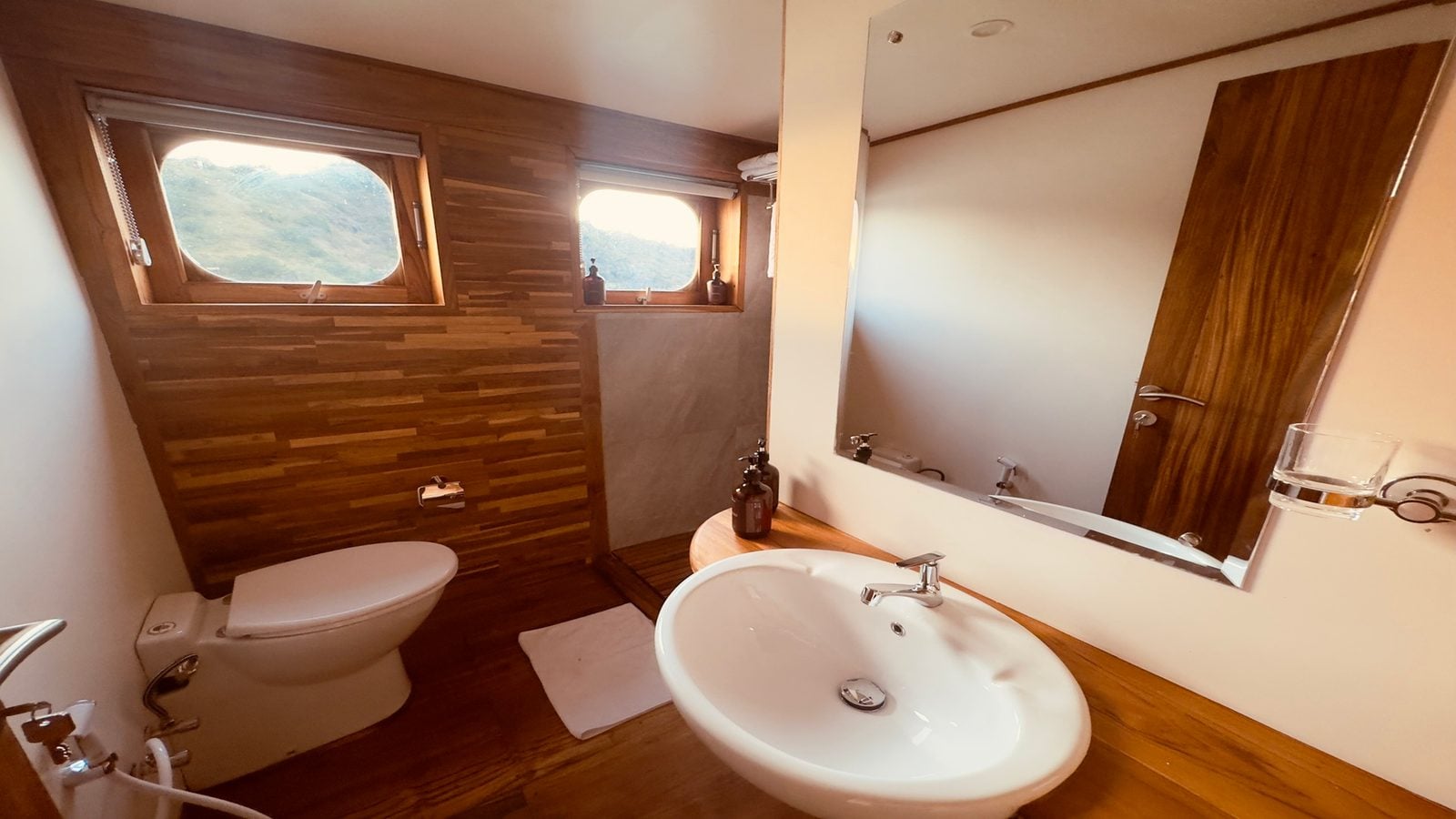 Deluxe cabin aboard Naga Biru liveaboard