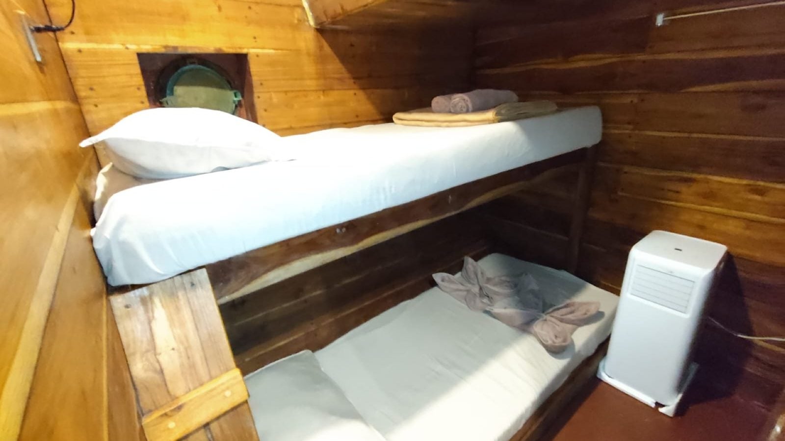 Shared Dorm cabin aboard Shenron liveaboard