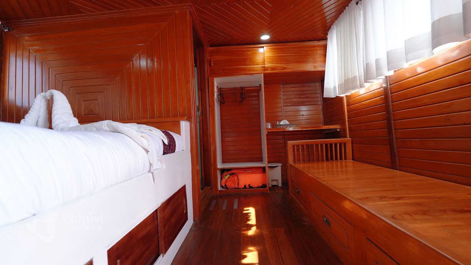 Master Cabin cabin aboard Lady Denok liveaboard