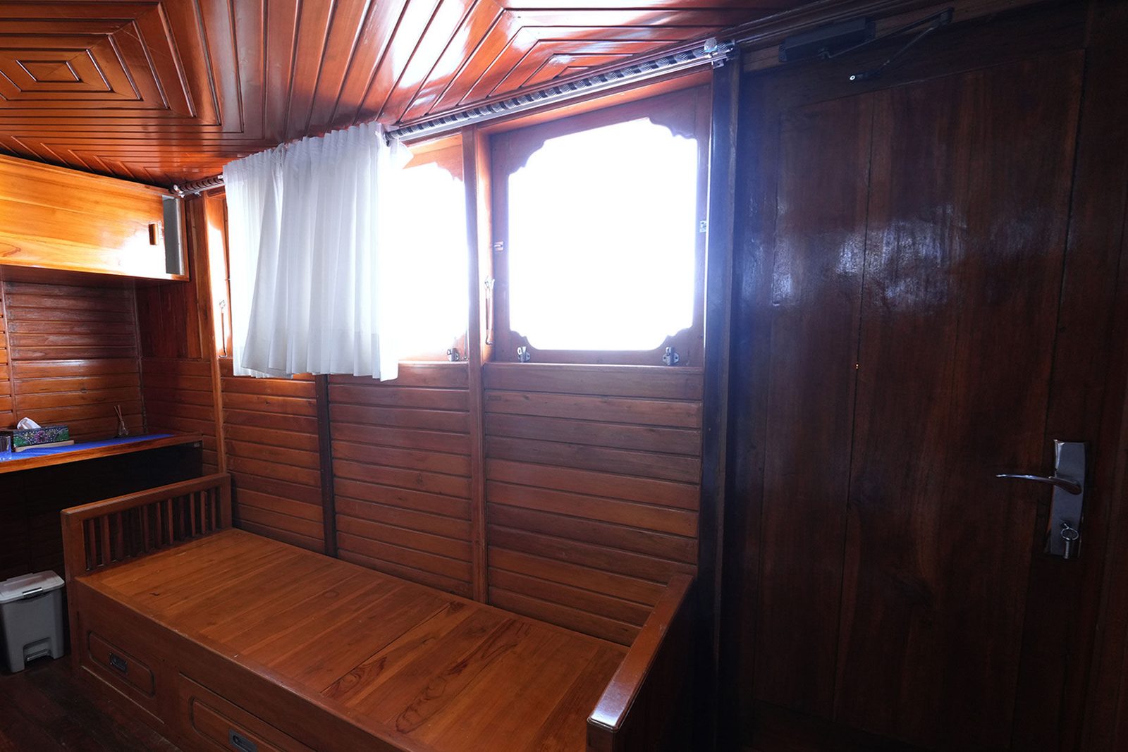 Master Cabin cabin aboard Lady Denok liveaboard