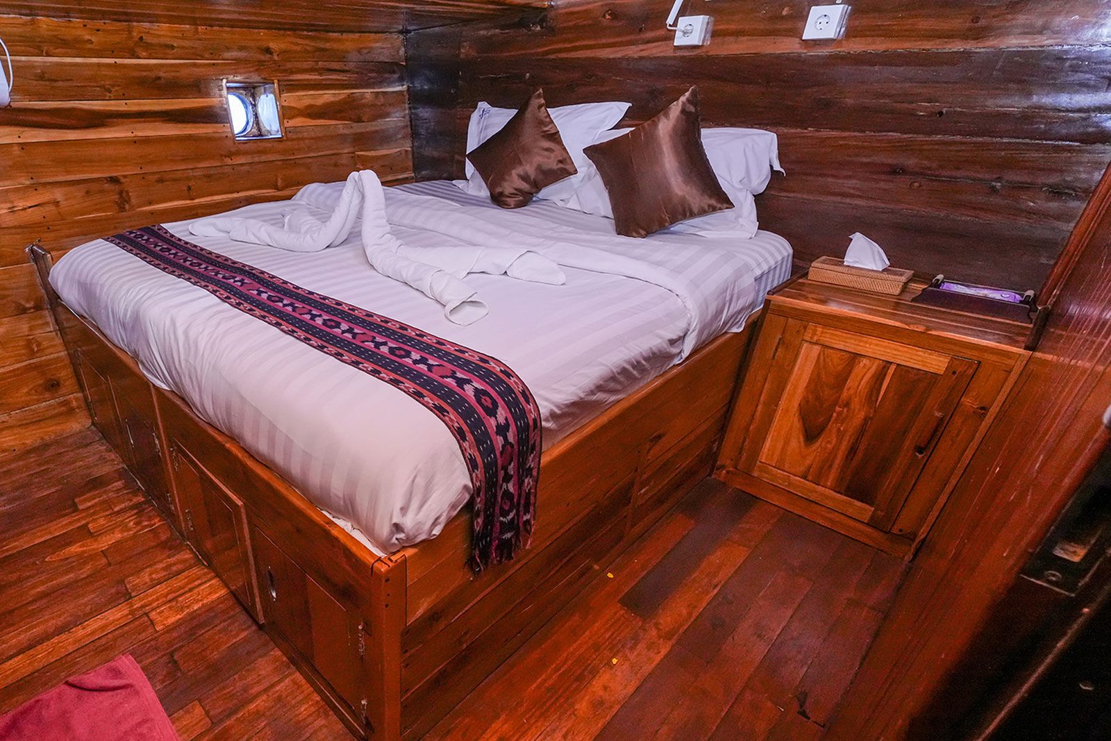 Twin/Double Cabin cabin aboard Lady Denok liveaboard