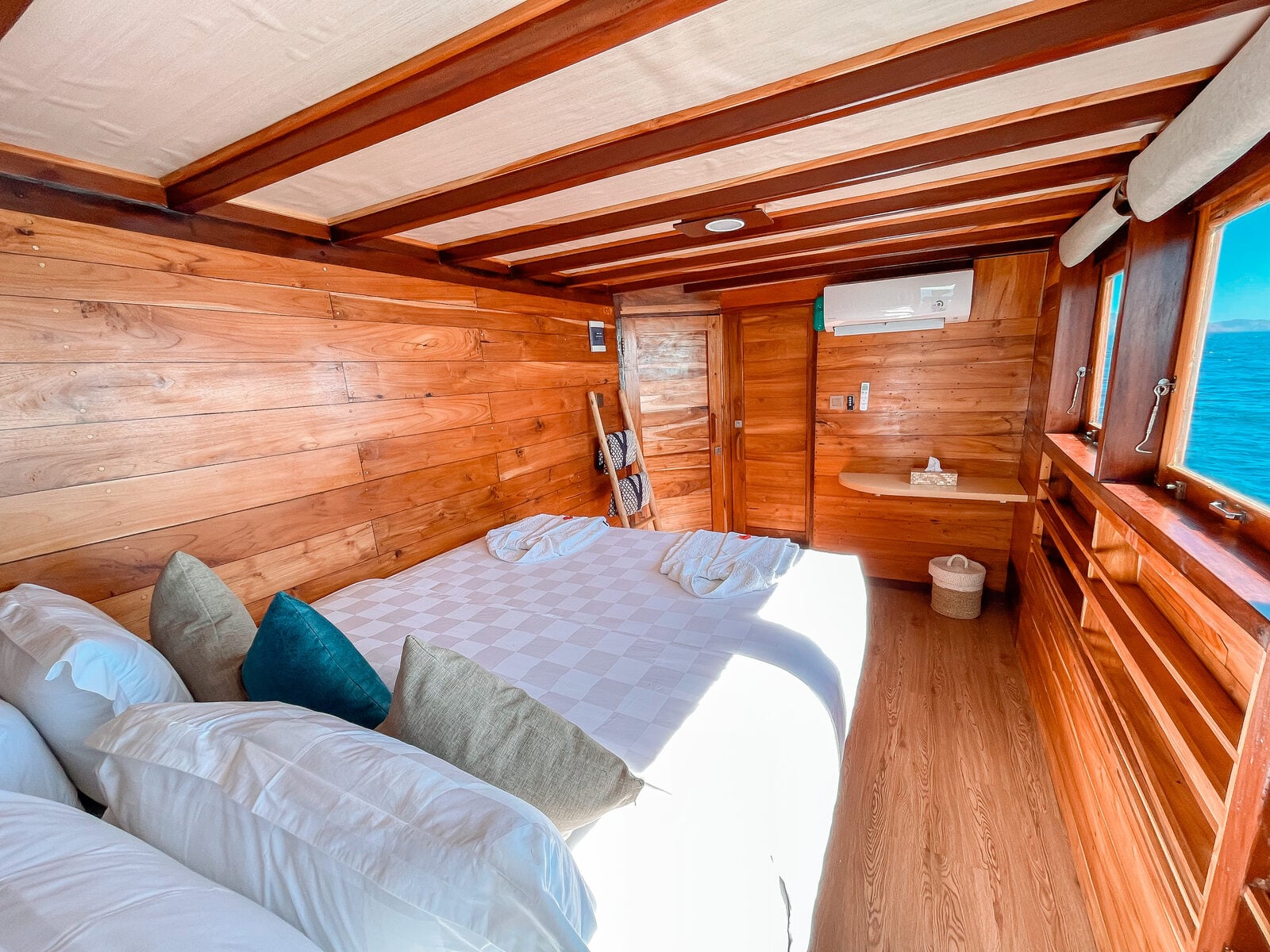 WESTERN cabin aboard Vinca liveaboard