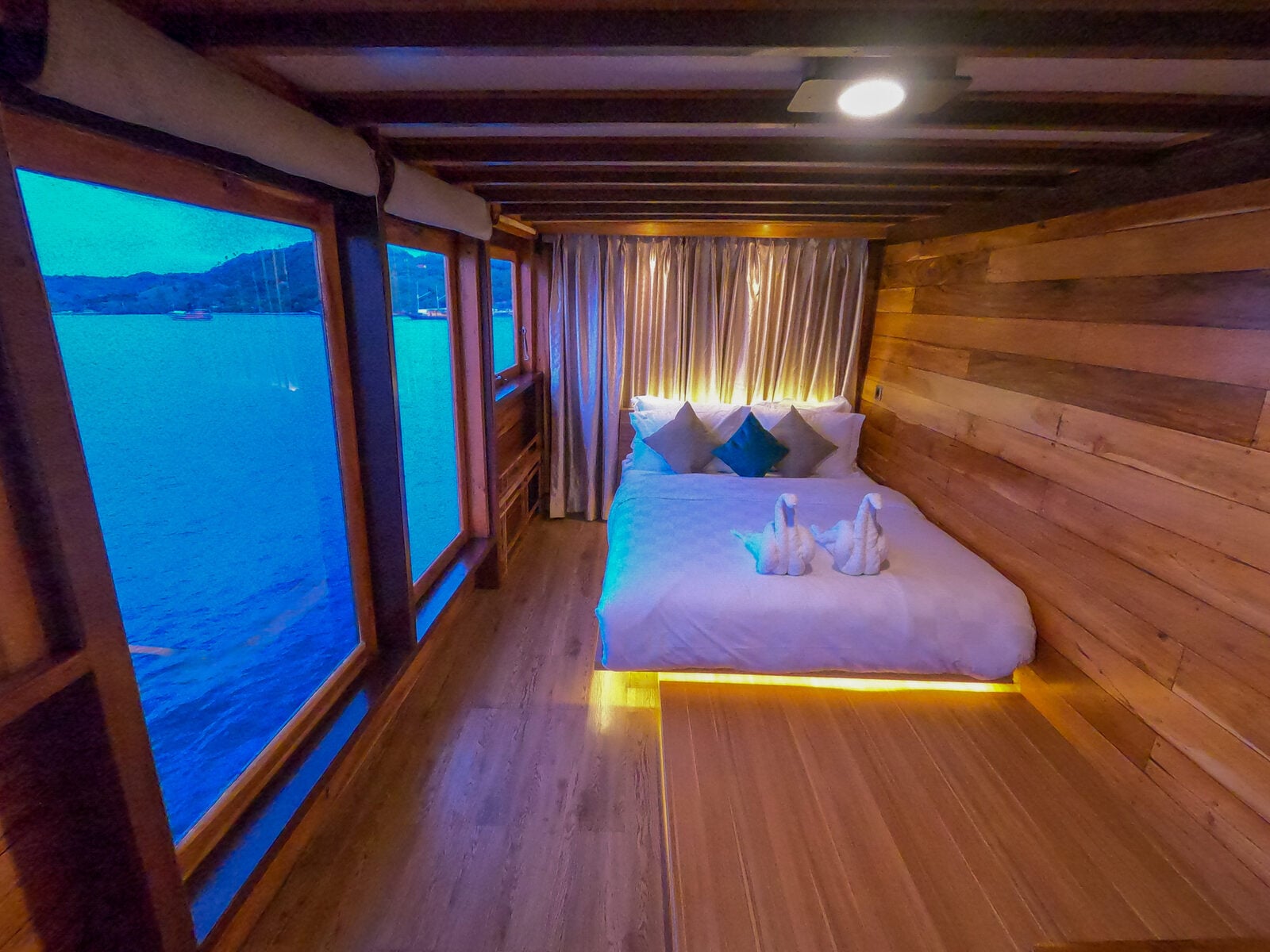JAPANESE cabin aboard Vinca liveaboard