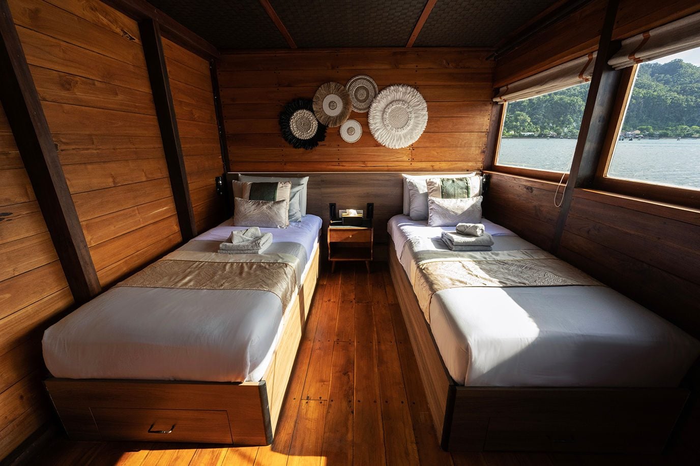 Deluxe Sea View (20 m²) cabin aboard Neptune One liveaboard
