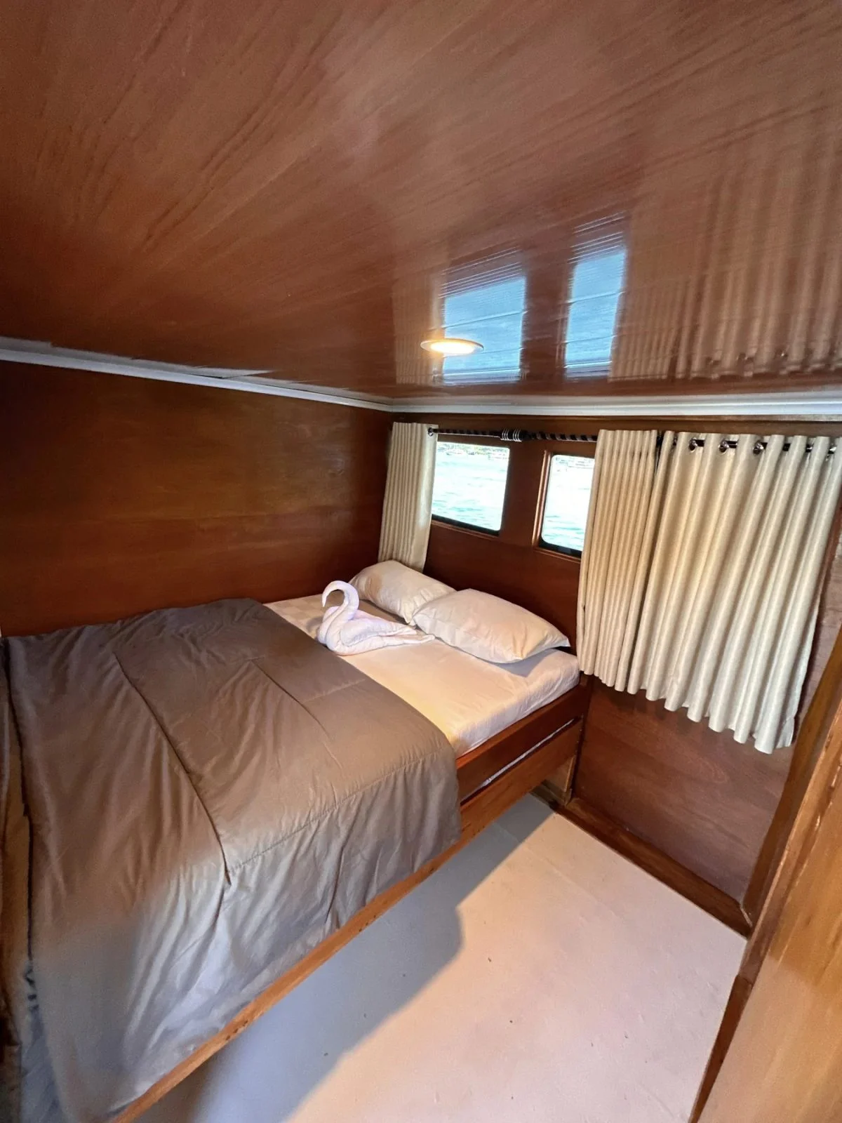 Master Room (Upper Deck) cabin aboard Nemmo liveaboard