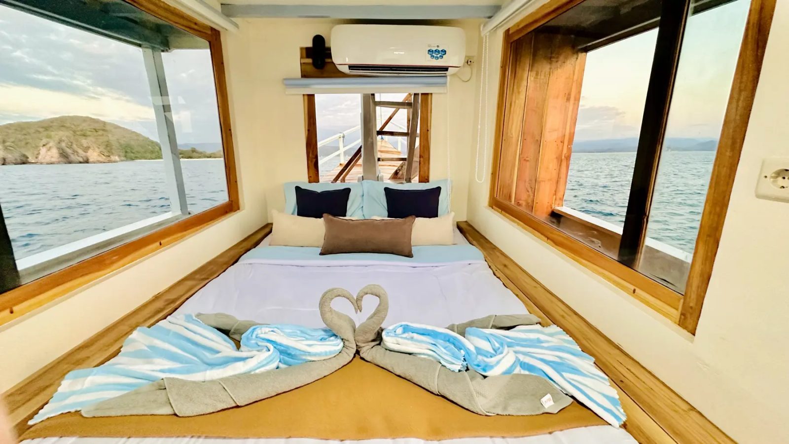Suite Room (Main Deck) cabin aboard New Pandawa liveaboard