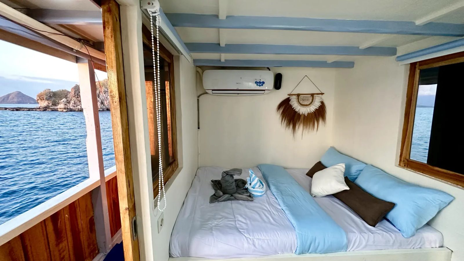 Master Room (Upper Deck) cabin aboard New Pandawa liveaboard