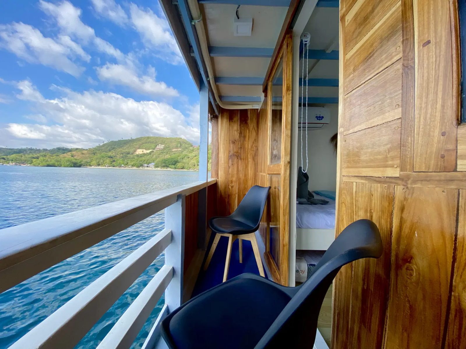 Master Room (Upper Deck) cabin aboard New Pandawa liveaboard