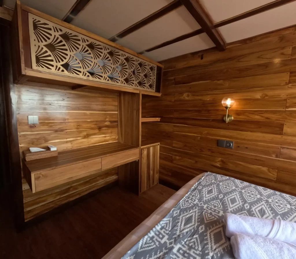 JAVA cabin aboard Raffles liveaboard