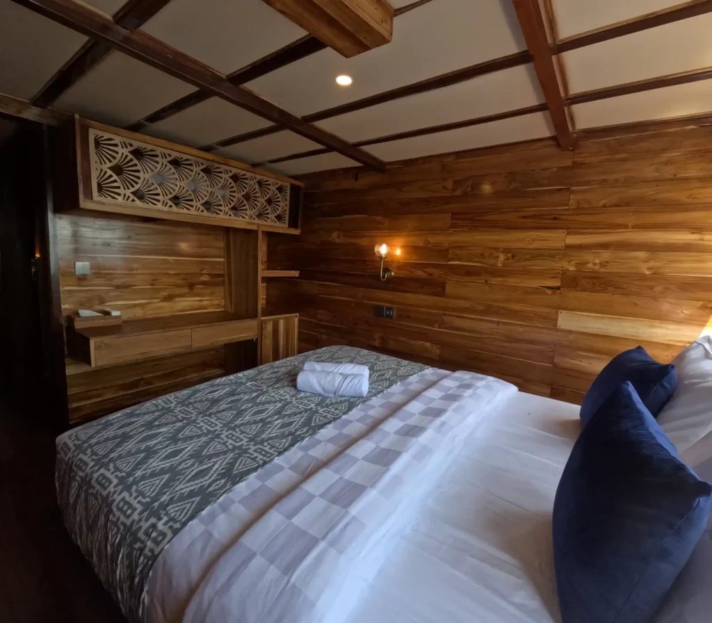 JAVA cabin aboard Raffles liveaboard