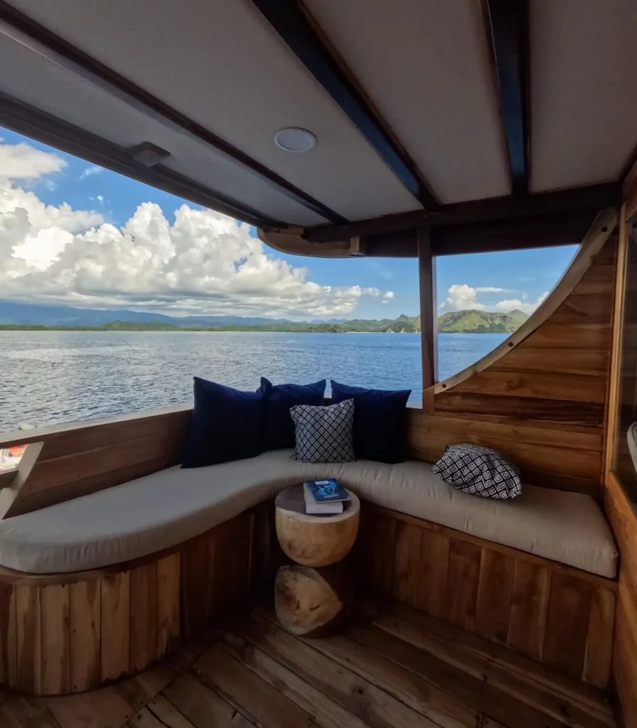 MALACCA I cabin aboard Raffles liveaboard