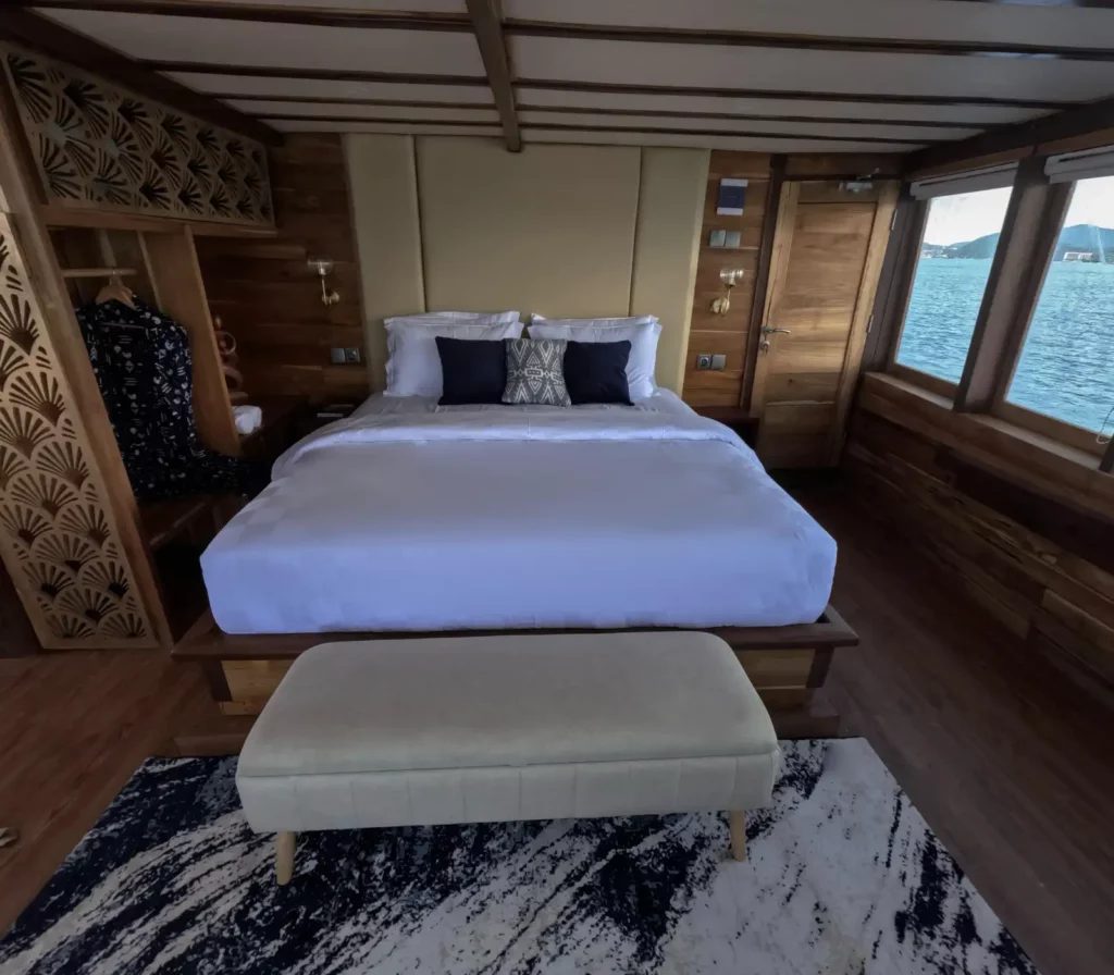 MALACCA II cabin aboard Raffles liveaboard