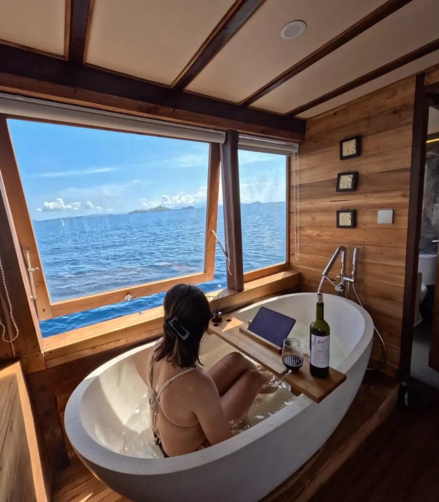 MALACCA II cabin aboard Raffles liveaboard