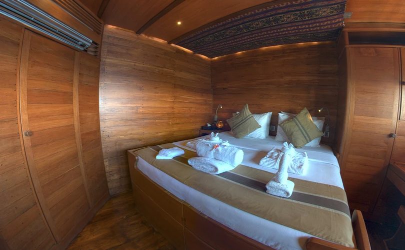 King or Twin Bed Cabin – Cabin 7 (Upper Deck) cabin aboard Damai II liveaboard
