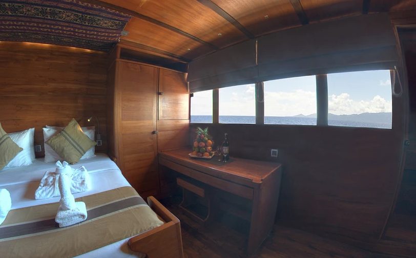 King or Twin Bed Cabin – Cabin 7 (Upper Deck) cabin aboard Damai II liveaboard