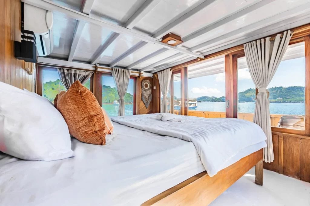 Master Cabin cabin aboard Dunia Baru liveaboard