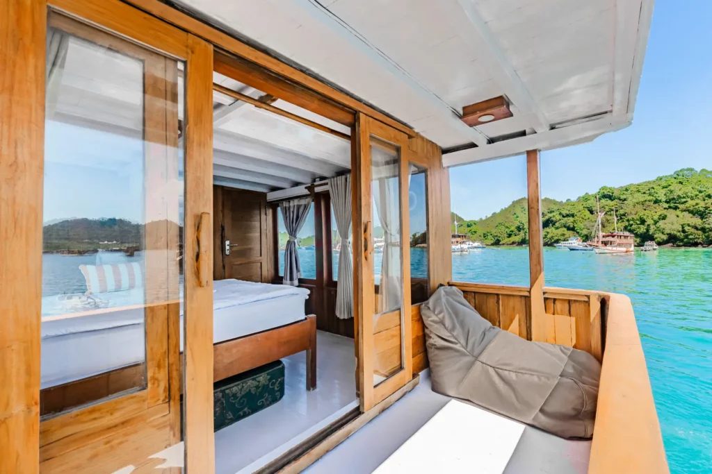 Master Cabin cabin aboard Dunia Baru liveaboard