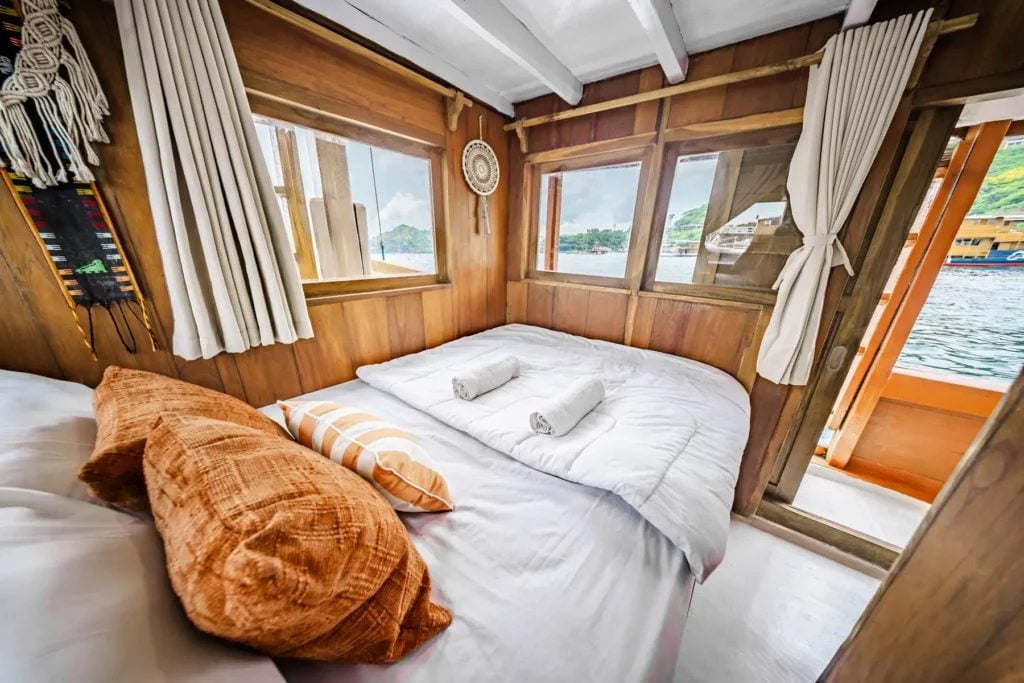 Private Cabin 270 cabin aboard Dunia Baru liveaboard