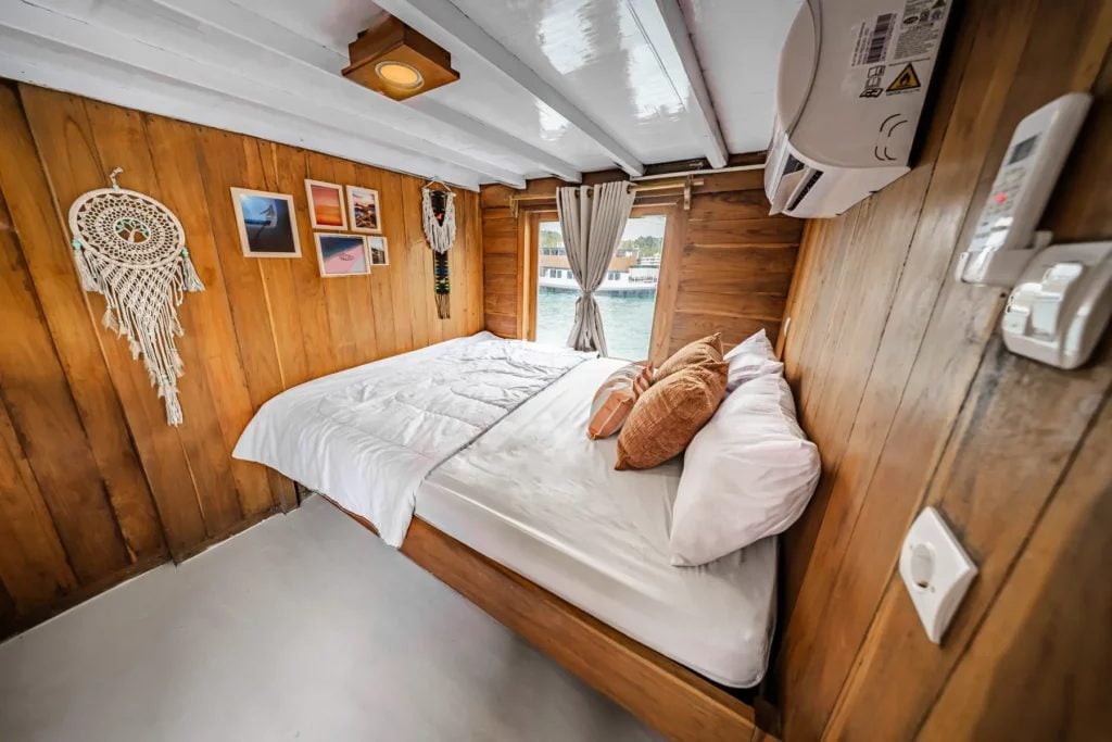 Brown Private Cabin 90 cabin aboard Dunia Baru liveaboard