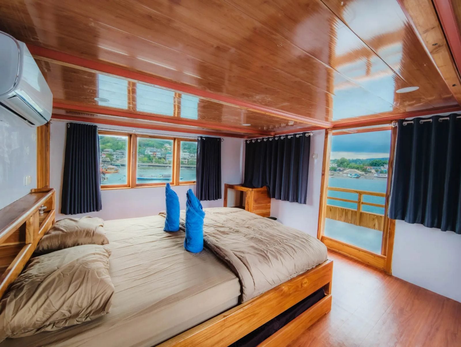 MASTER ROOM cabin aboard El Ashar liveaboard