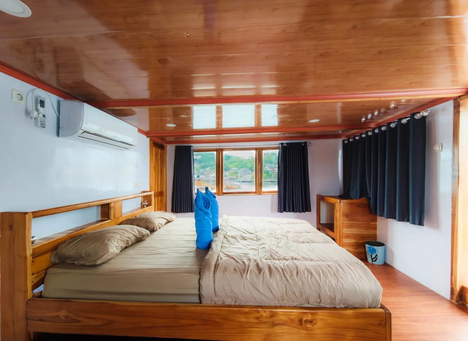 MASTER ROOM cabin aboard El Ashar liveaboard