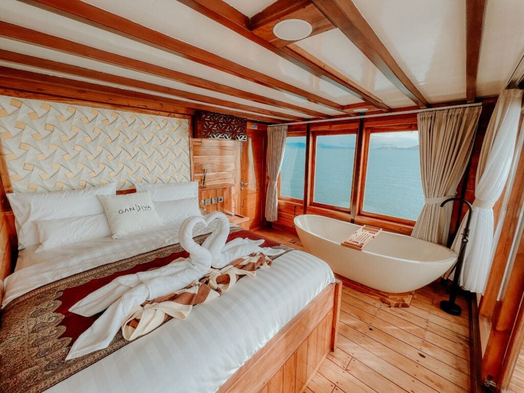 Arjuna Room cabin aboard Gandiva liveaboard