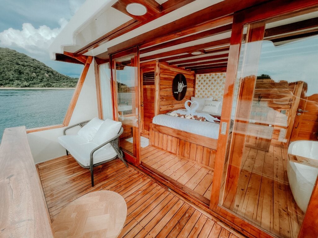Arjuna Room cabin aboard Gandiva liveaboard
