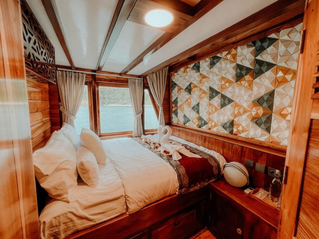 Nakula Room cabin aboard Gandiva liveaboard