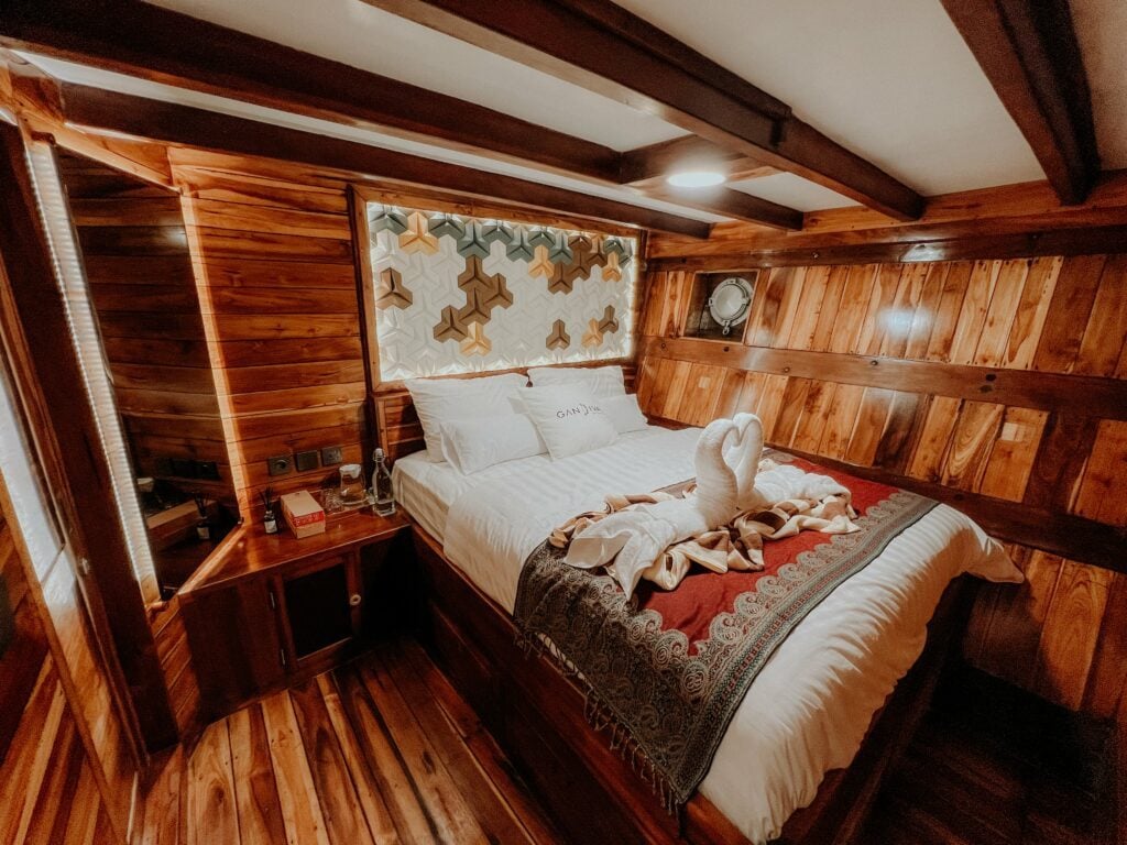 Bima Room cabin aboard Gandiva liveaboard
