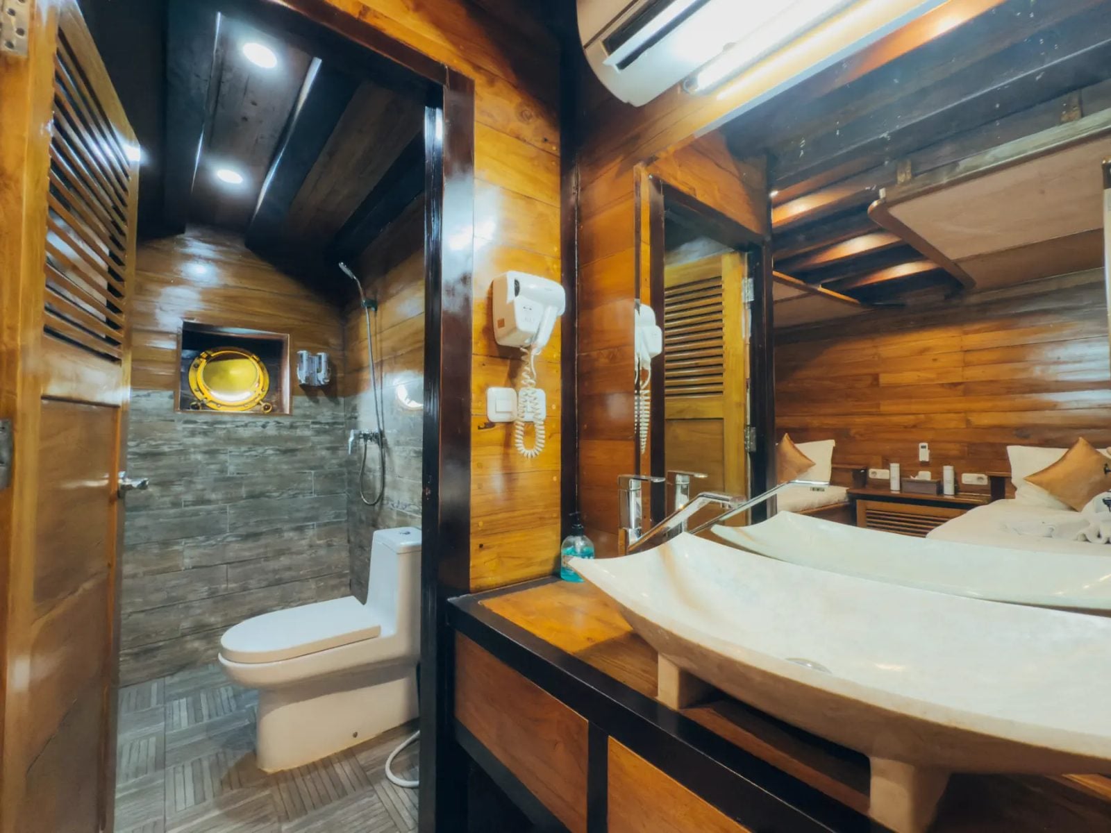 Ocean View cabin aboard Hatiku liveaboard
