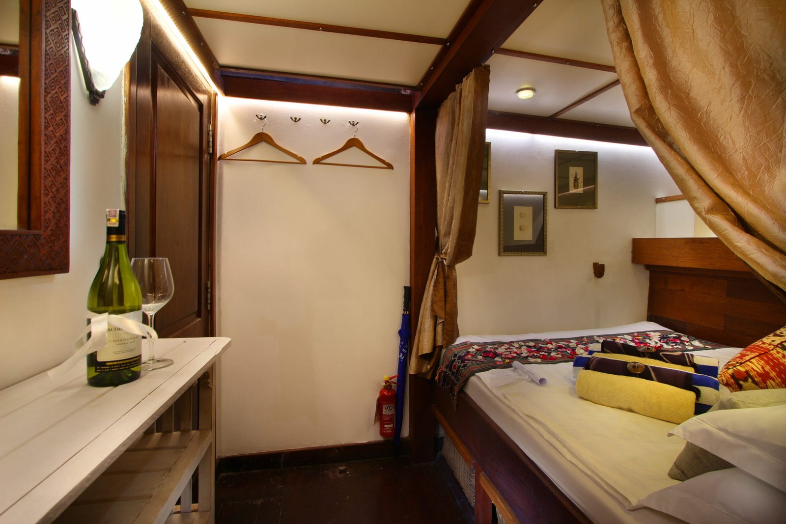 Twin Bunk Bed Cabin cabin aboard Katharina liveaboard