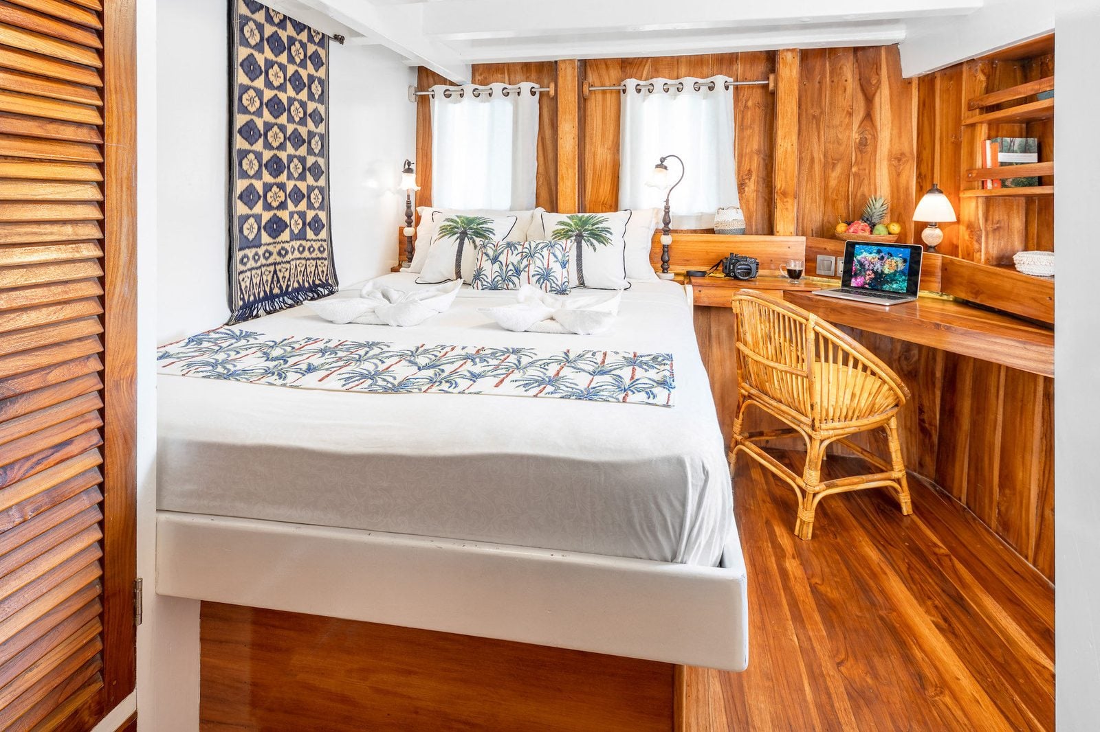 Sea View Double Bed cabin aboard MSY Seahorse liveaboard
