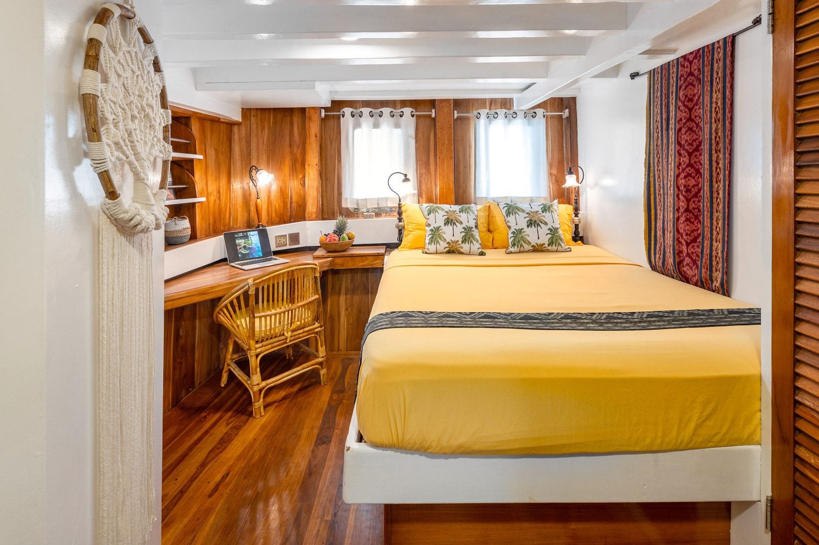 Sea View Double Bed cabin aboard MSY Seahorse liveaboard