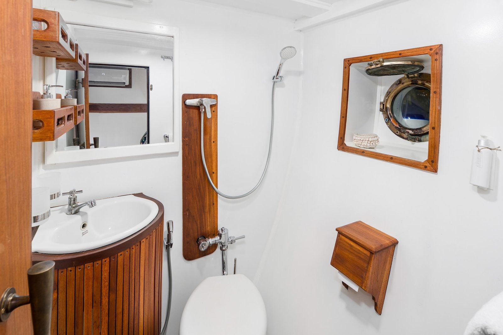 Twin Bed cabin aboard MSY Seahorse liveaboard