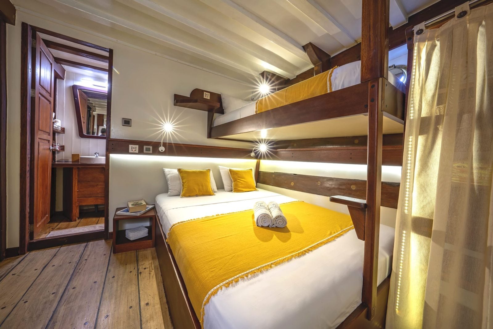 Double/Twin Lower Deck cabin aboard MV Ambai liveaboard