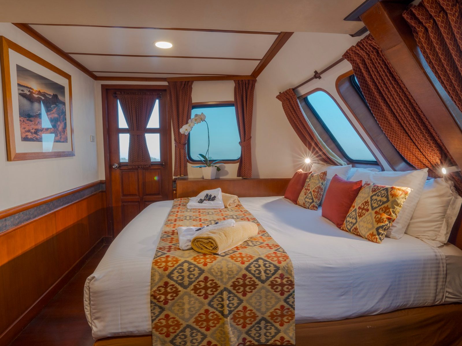 Master Cabin cabin aboard Mermaid I liveaboard