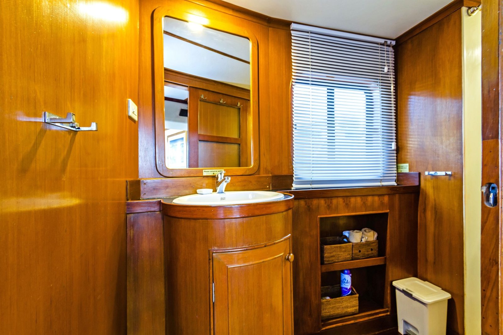 Master Cabin cabin aboard Mermaid I liveaboard