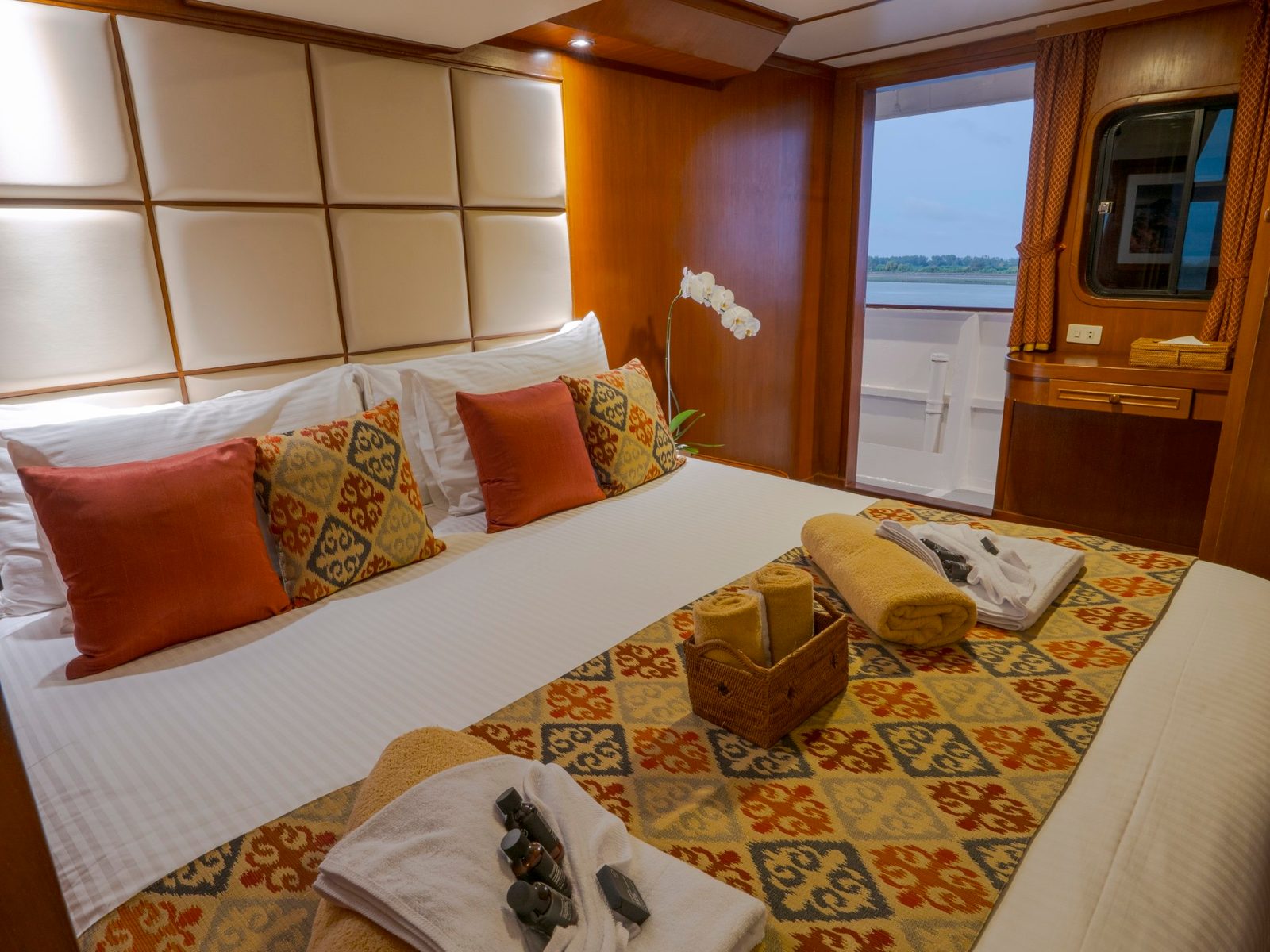Deluxe Cabin cabin aboard Mermaid I liveaboard